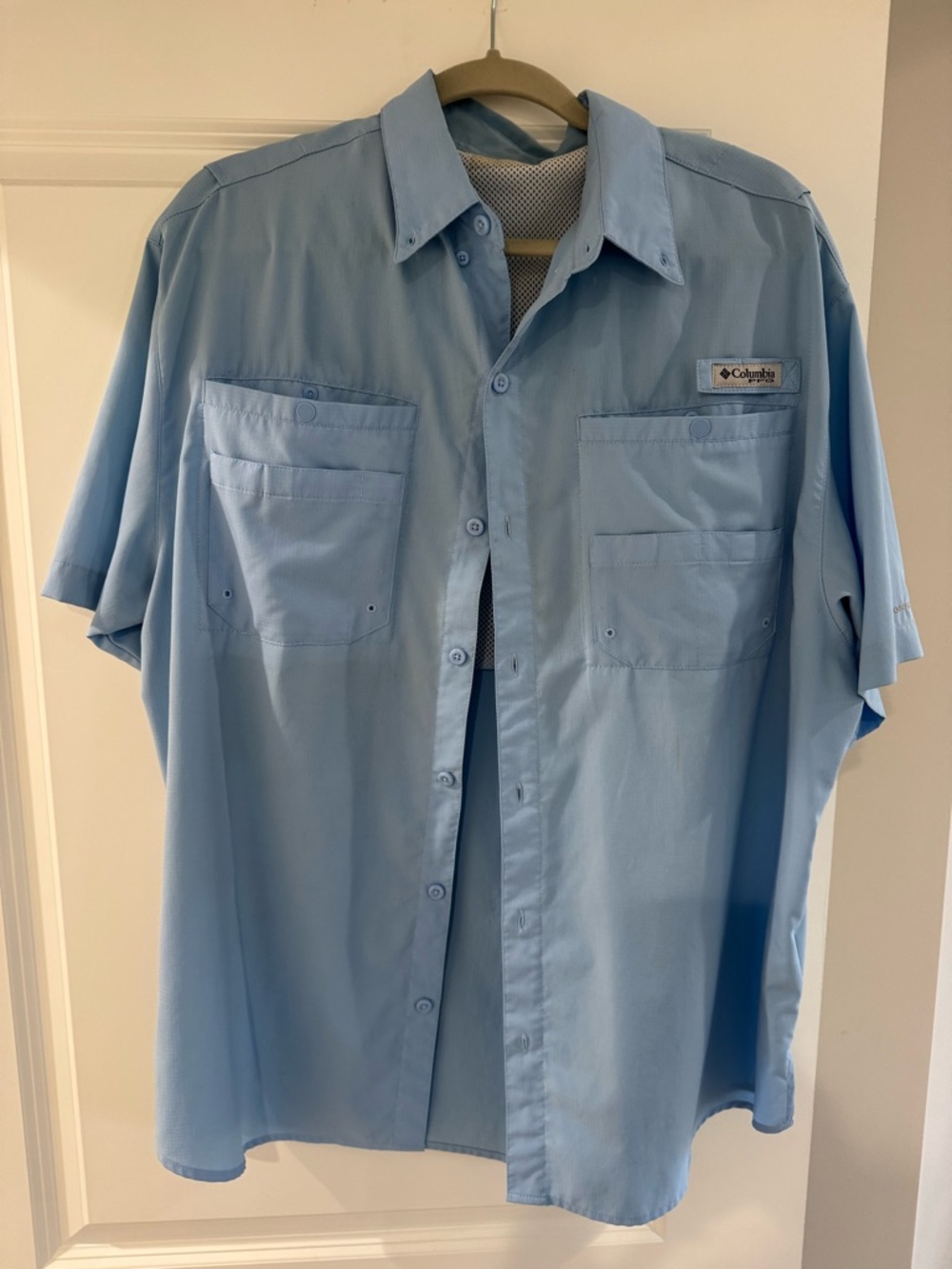 Columbia Light Blue Men’s Short-Sleeve Button Down Performance Shirt